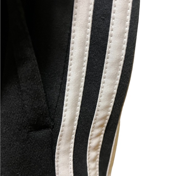 XL. Adidas sweatpants drawstring waist. - Picture 3 of 9